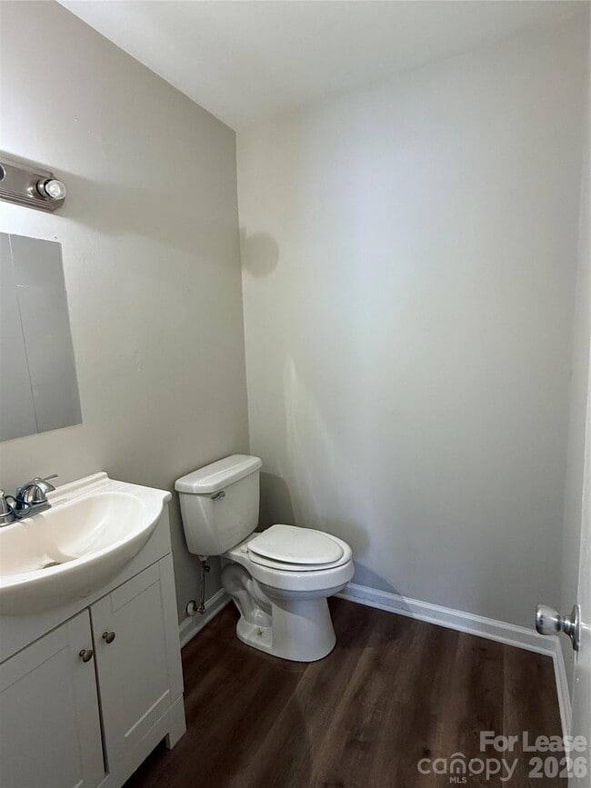 Building Photo - 702 Farmhurst Dr