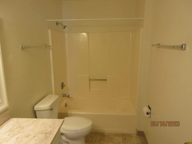 Building Photo - Available Mid-Late September 2025 Remodele...
