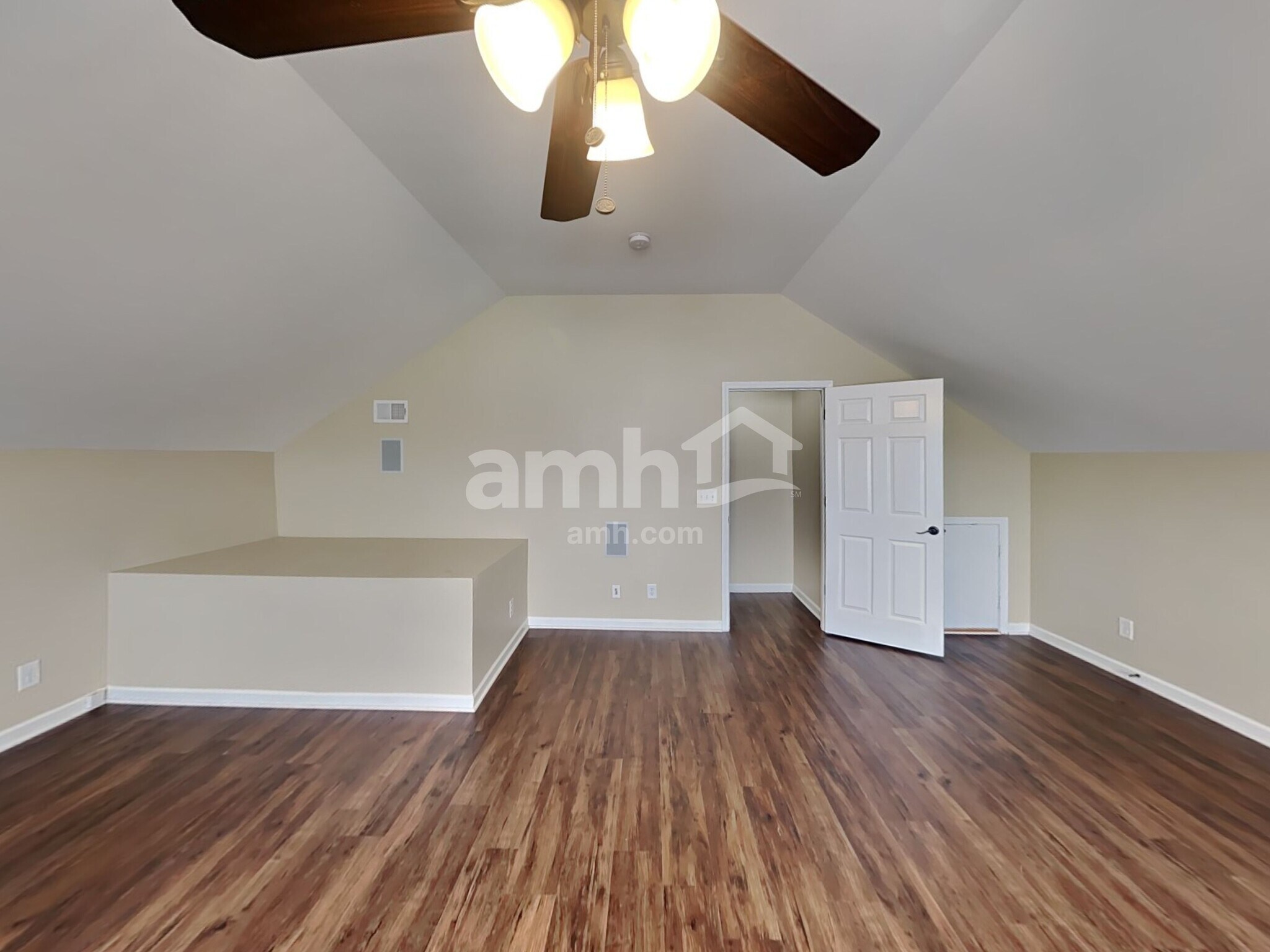 Building Photo - 902 Tanager Ct