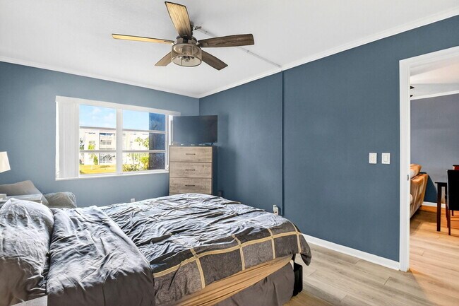 Building Photo - 1630 Embassy Dr