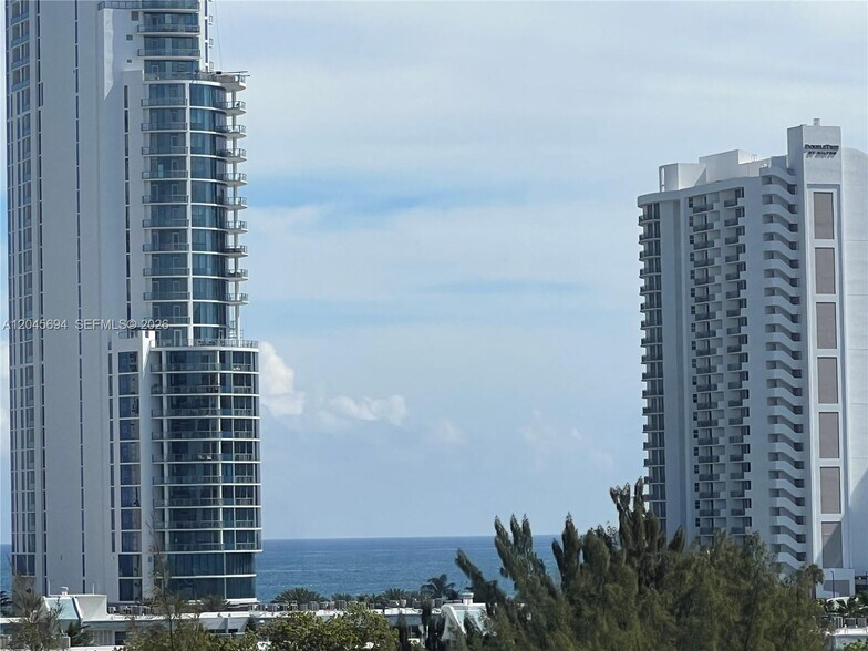 Building Photo - 17600 N Bay Rd