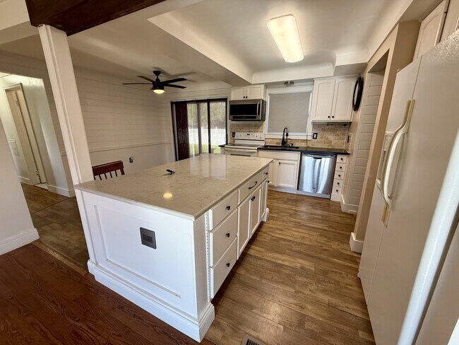 Building Photo - 52678 Pappy Ln