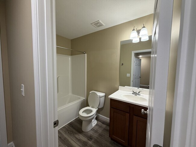 Building Photo - 285 Pineview Dr
