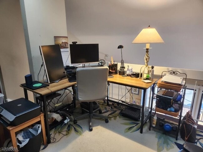 Building Photo - 64 Sycamore Ct