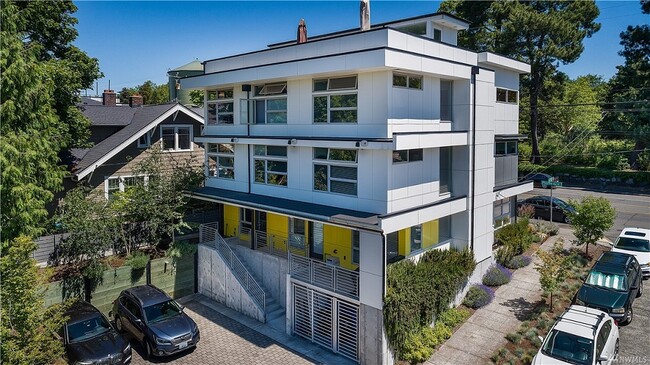 Building Photo - 5201 Phinney Ave N