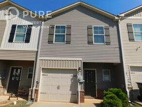 Building Photo - 672 The Heights Ln