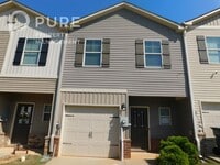 Building Photo - 672 The Heights Ln