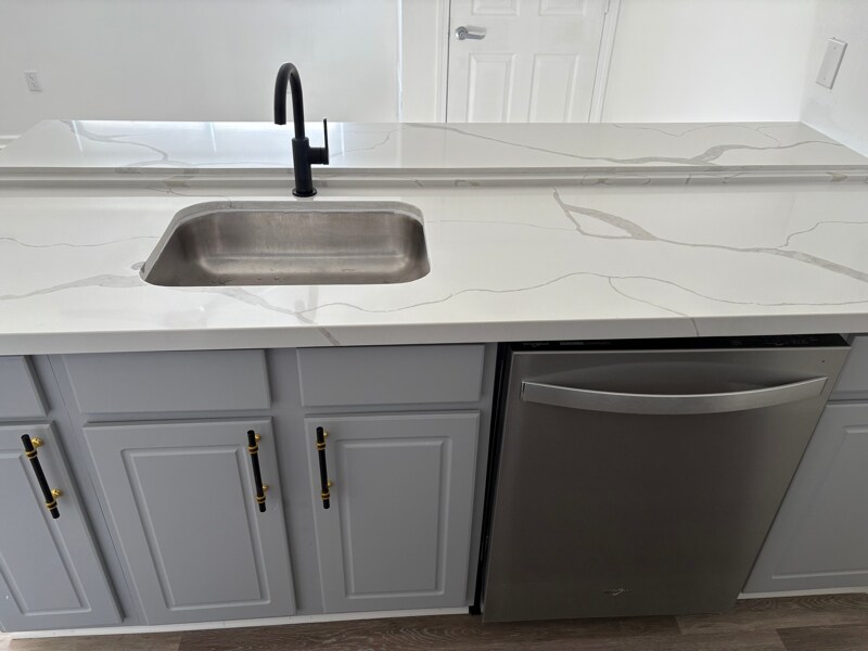 Building Photo - 150 N Main St