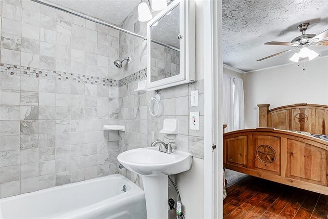 Building Photo - 465 Water View Dr