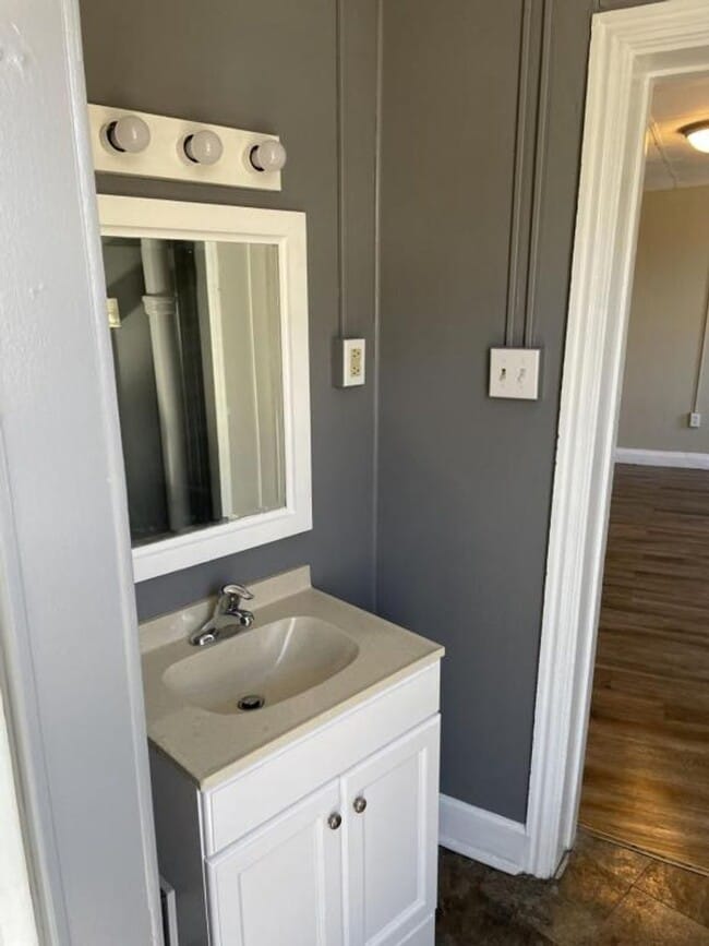 Building Photo - 365-365 N Hanover St