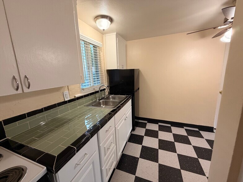 Building Photo - 11240 SW Barbur Blvd