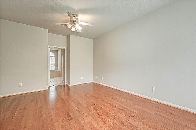 Building Photo - 12419 Shadycrest Dr