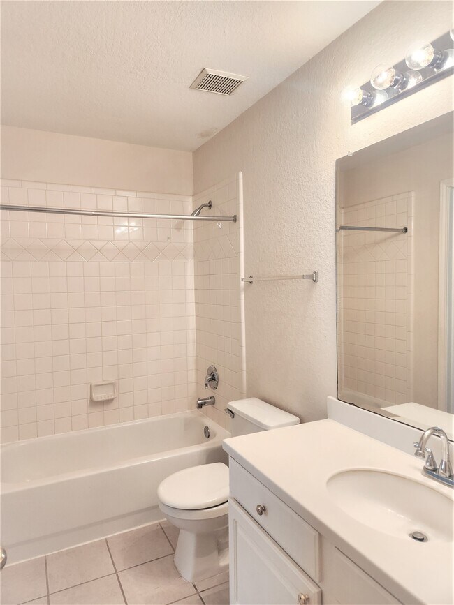 Building Photo - 3614 Double Lake Dr