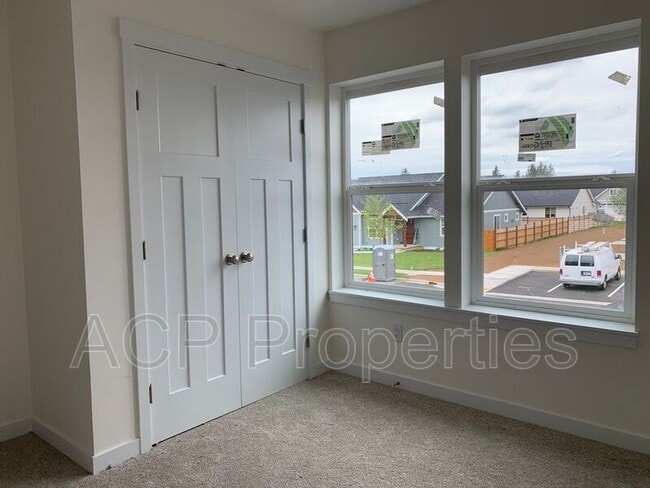 Building Photo - 2285 Brome St