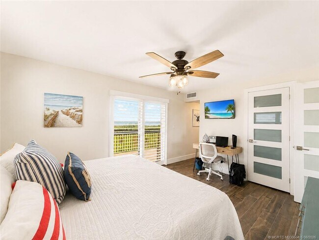 Building Photo - 10044 S Ocean Dr