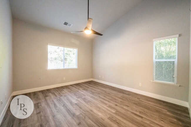 Building Photo - NorthWest Fresno Home, 3BR/2BA, Built 2005...