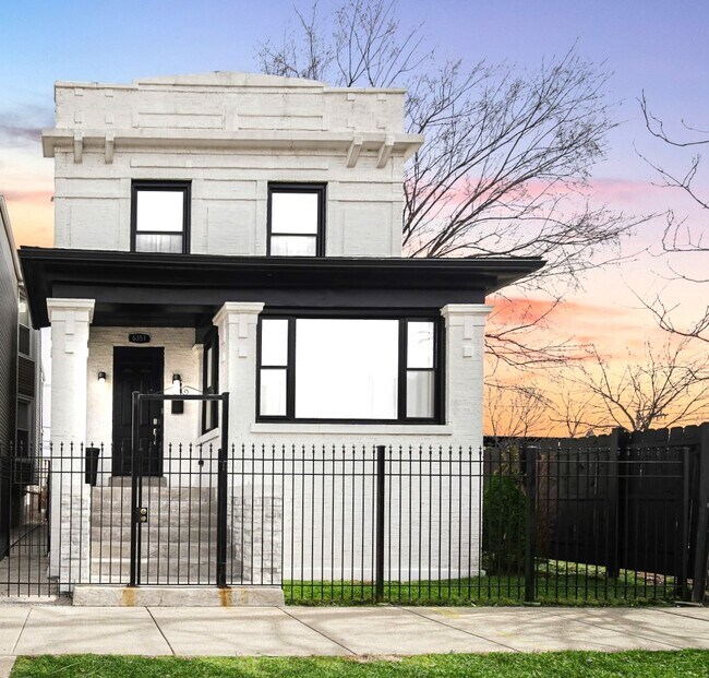 Primary Photo - 6351 S Evans Ave