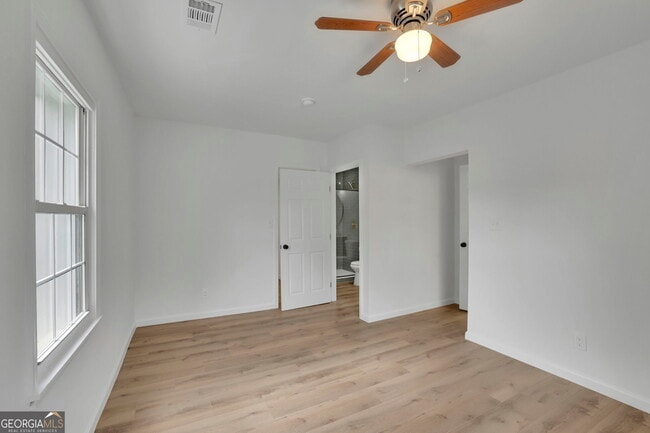 Building Photo - 808 S Park Dr