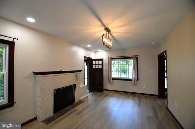 Building Photo - 4409 Beechwood Rd