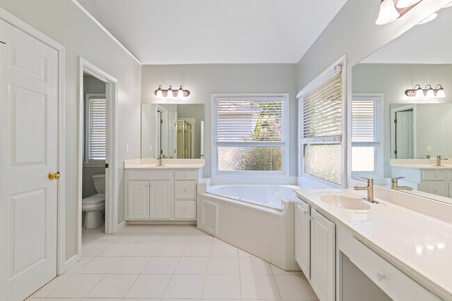 Building Photo - 1940 Bentbrooke Trail