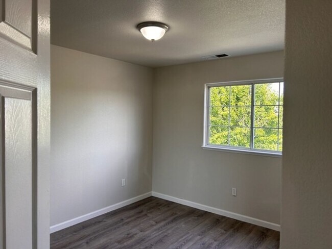 Building Photo - 705 Judith Ct