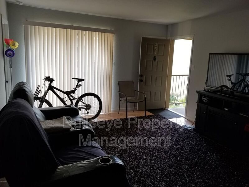 Building Photo - 1111 E University Dr