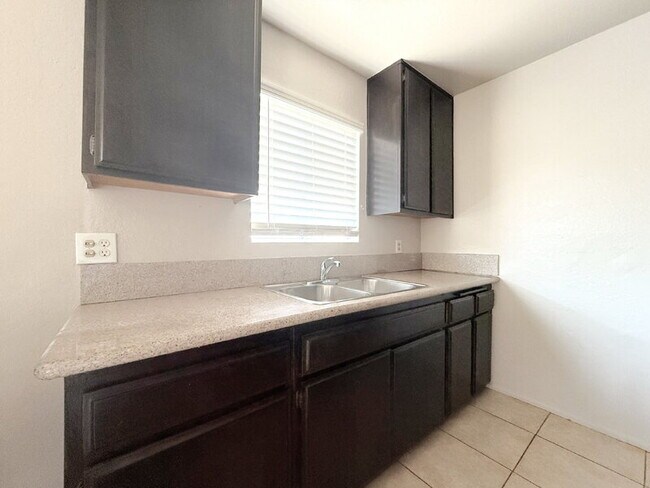 Building Photo - 1343 W 36th St
