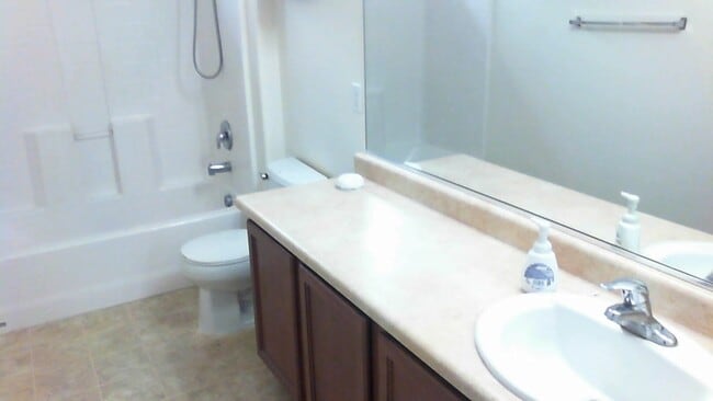Building Photo - Unfurnished  1 loft -  2 car garage -  3 b...
