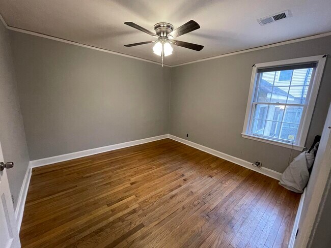 Building Photo - 885 Echles St