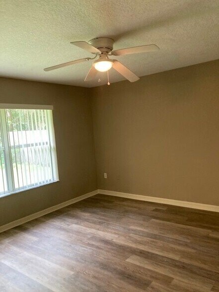 Building Photo - 6 Pony Ln