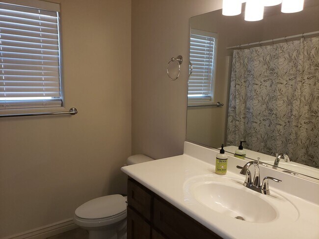 Building Photo - Gorgeous 4 bedroom for rent