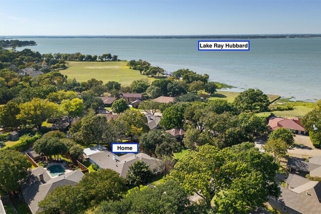 Building Photo - 219 Lakeview Dr