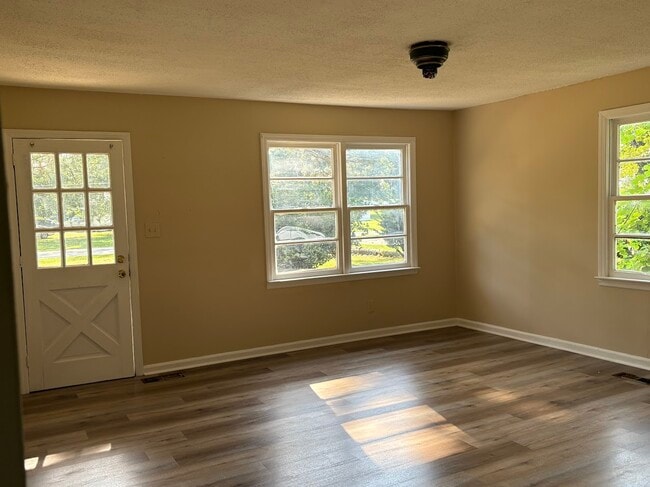 Building Photo - 2236 US-41