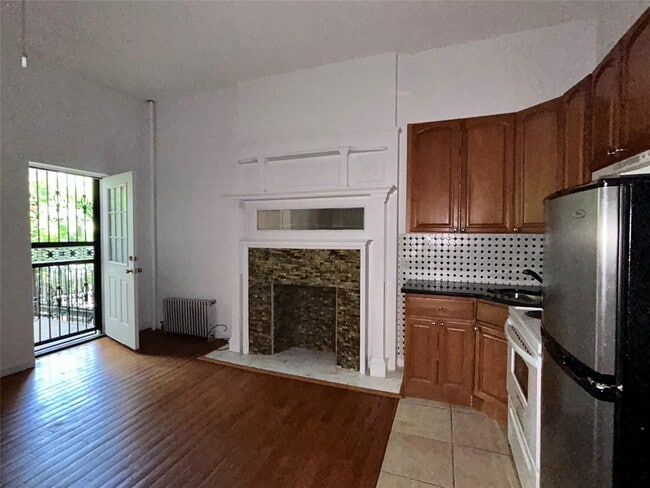 Building Photo - 250 W 137th St