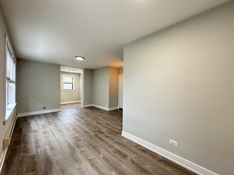 Building Photo - 4823 N Damen Ave