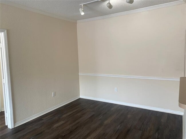 Building Photo - 18001 Richmond Pl Dr