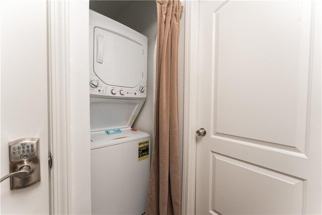 Building Photo - 200 Lowry St NE