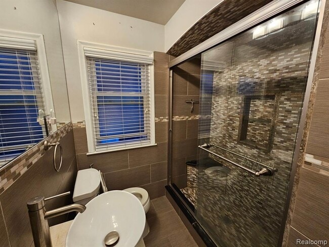 Building Photo - 1501 Silvery Ln