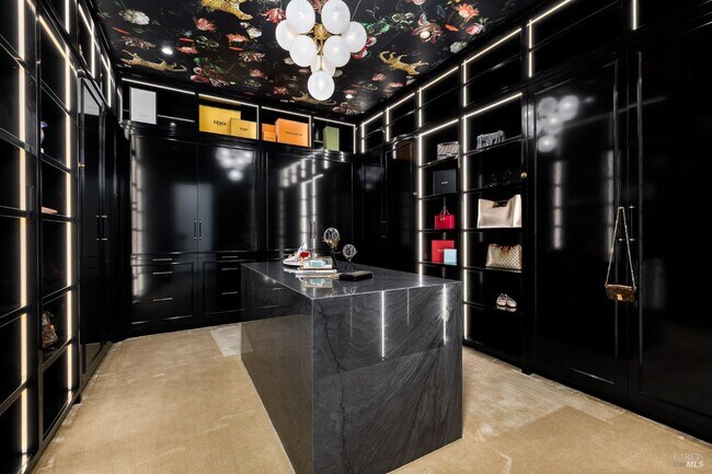 Building Photo - 987 Mark West Springs Rd