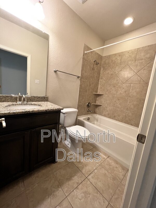 Building Photo - 532 S Greenville Ave