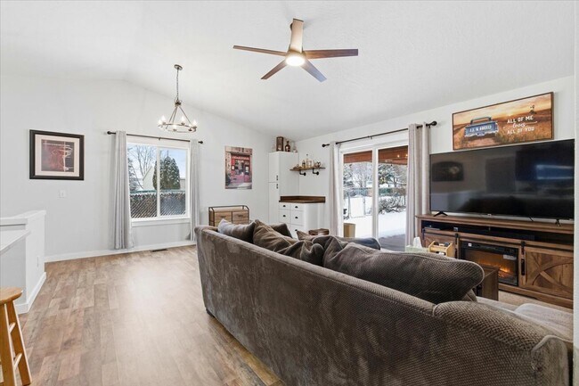 Building Photo - 6743 Kamloops Dr