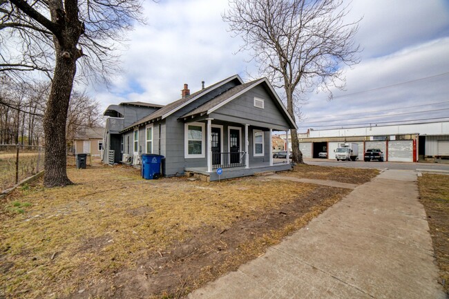 Primary Photo - S Trenton Ave Triplex