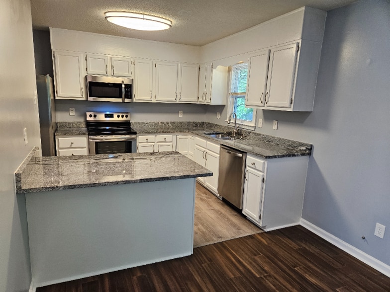 Building Photo - 3 Chanter Ct