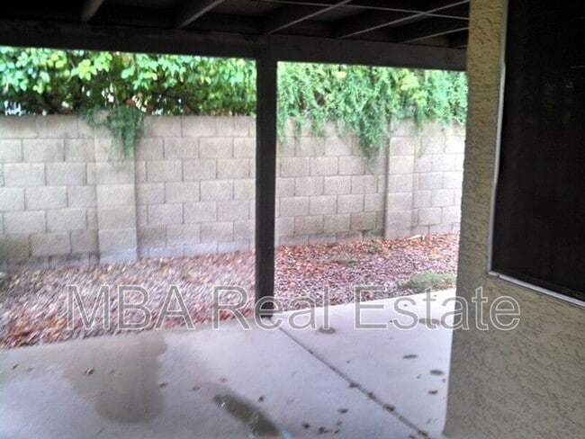 Building Photo - 2211 E Forge Ave