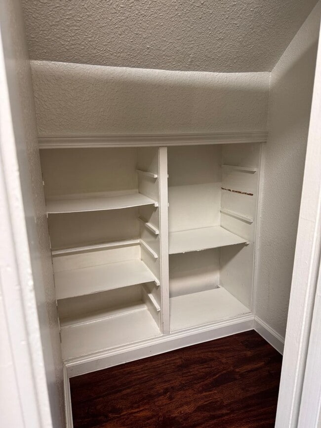 Building Photo - 127 N Roanoke Ave