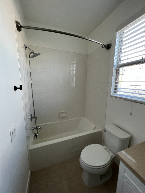 Building Photo - 808 E Santa Ana Blvd
