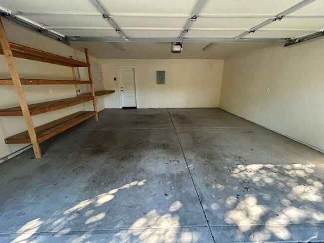 Building Photo - 975 Grange St