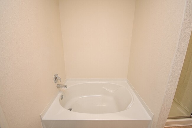Building Photo - 405 Texas Olive Dr