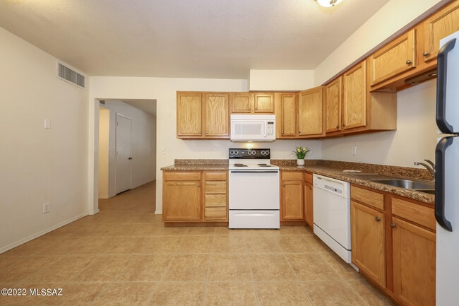 Building Photo - 3004 N Sparkman Blvd