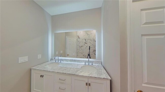 Building Photo - 11355 Vedrines Dr